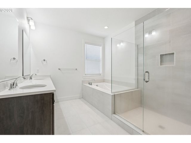 2751 DAHLIA Dr, West Linn, OR 97068