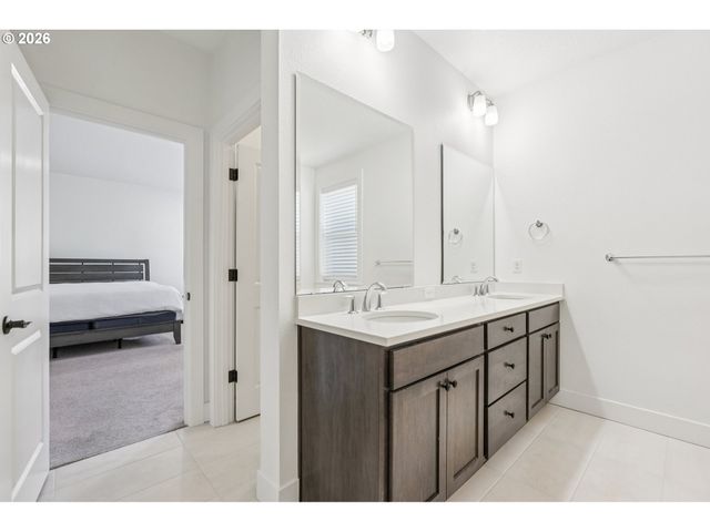 2751 DAHLIA Dr, West Linn, OR 97068