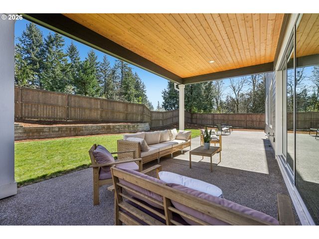 2751 DAHLIA Dr, West Linn, OR 97068