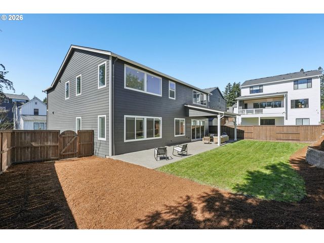 2751 DAHLIA Dr, West Linn, OR 97068
