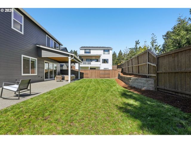 2751 DAHLIA Dr, West Linn, OR 97068