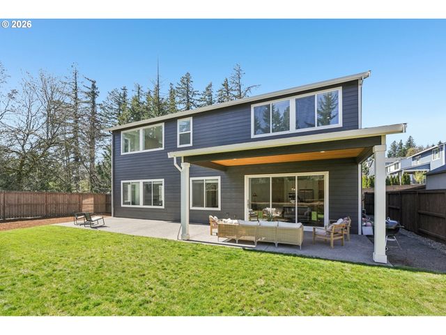 2751 DAHLIA Dr, West Linn, OR 97068