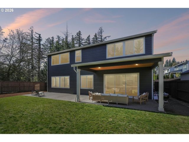 2751 DAHLIA Dr, West Linn, OR 97068