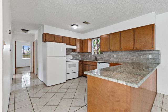6 El Sol ST, Wimberley, TX 78676