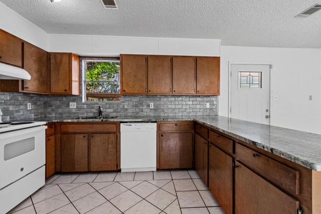 6 El Sol ST, Wimberley, TX 78676