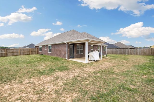 681 Brandon Michael Street, Prairie Grove, AR 72753