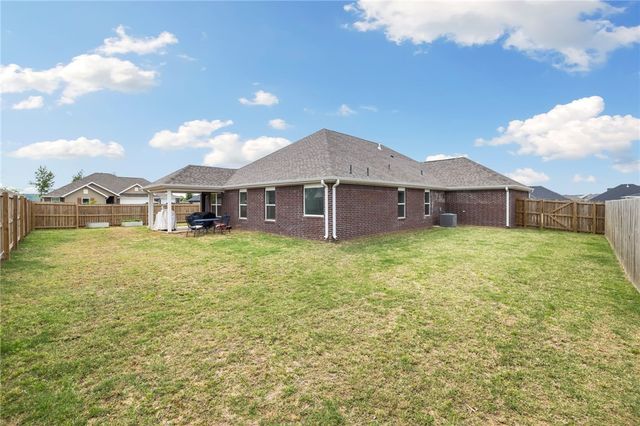 681 Brandon Michael Street, Prairie Grove, AR 72753