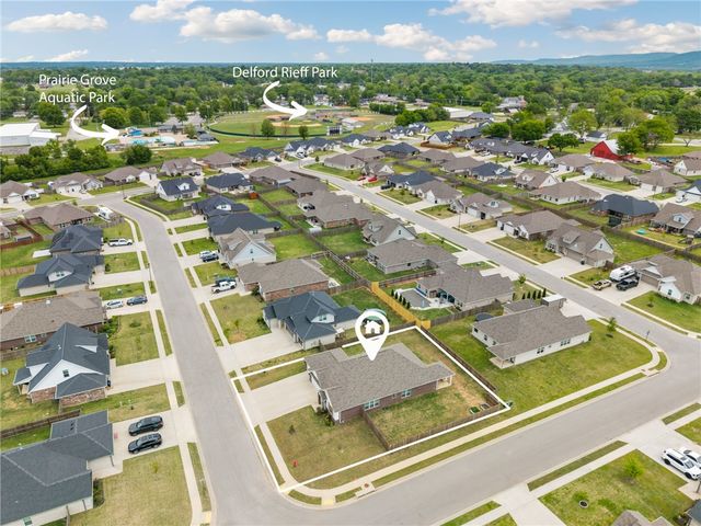 681 Brandon Michael Street, Prairie Grove, AR 72753