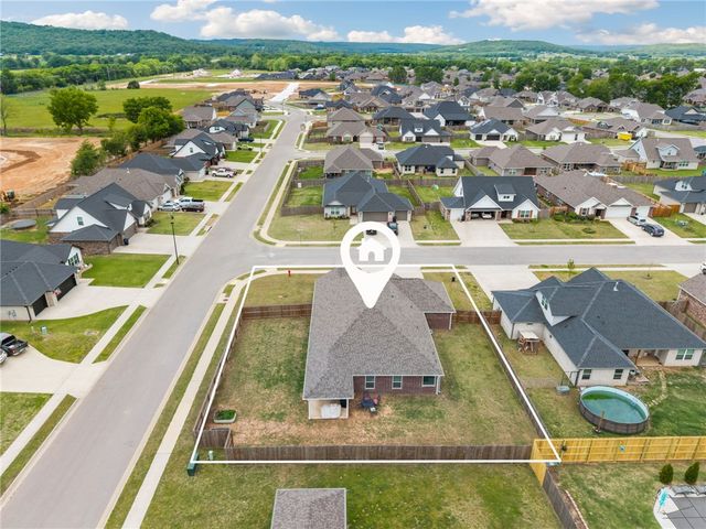 681 Brandon Michael Street, Prairie Grove, AR 72753