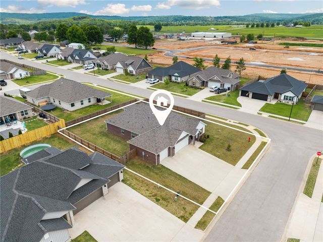 681 Brandon Michael Street, Prairie Grove, AR 72753