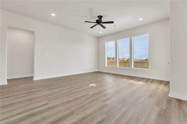 4084 Crestmont Drive, College Station, TX 77845