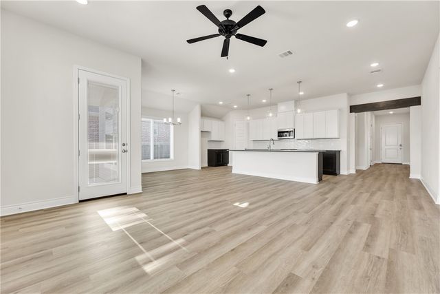 4084 Crestmont Drive, College Station, TX 77845