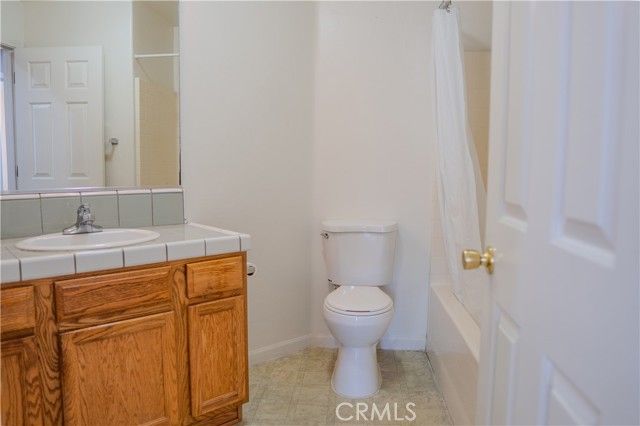 3817 Harris Rd, Bakersfield, CA 93313