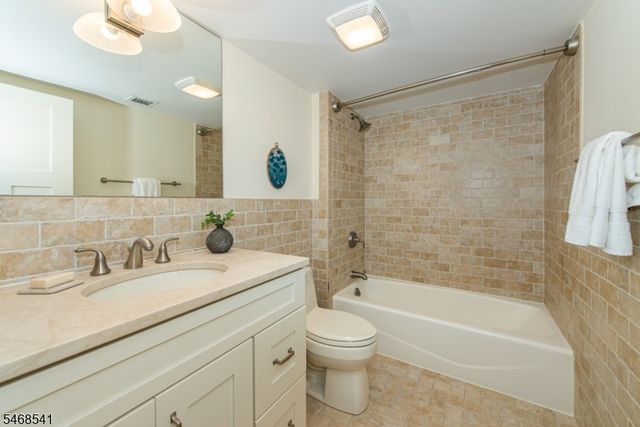 136 Montclair Ave, Montclair Twp., NJ 07042