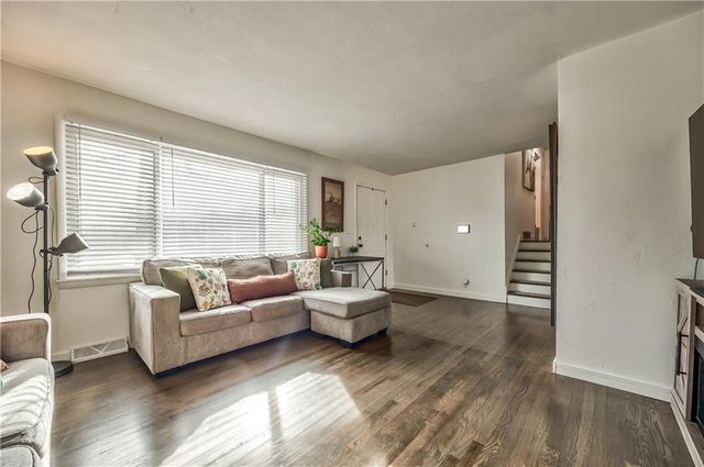 5224 Nieman Road, Shawnee, KS 66203