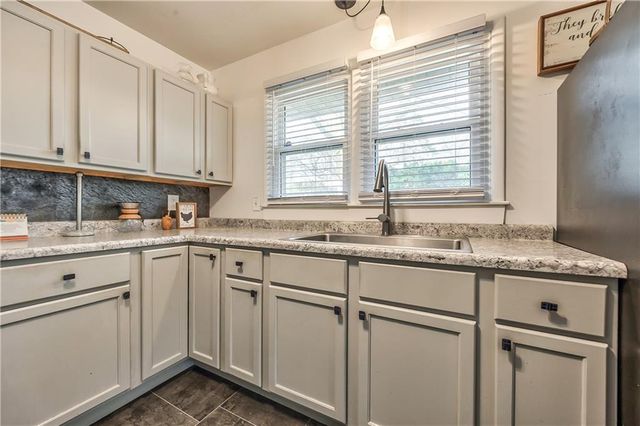 5224 Nieman Road, Shawnee, KS 66203
