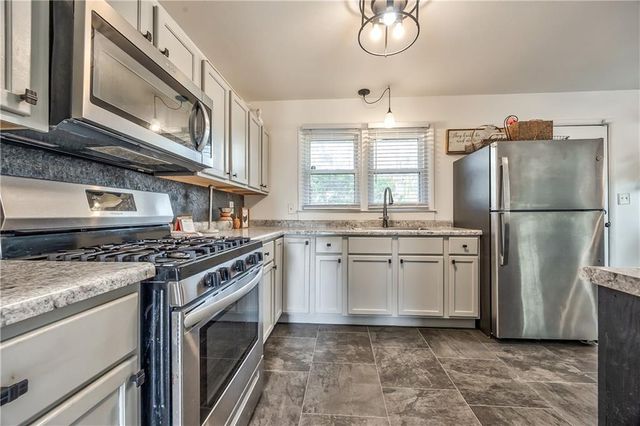 5224 Nieman Road, Shawnee, KS 66203