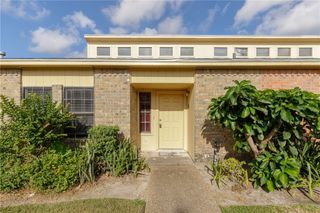 1818 Rodd Field E4, Corpus Christi, TX 78412
