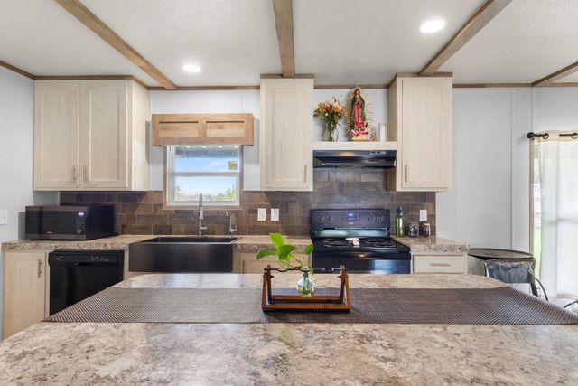 124 Crepe Myrtle PKWY, Elgin, TX 78621