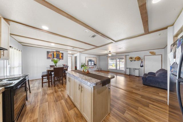 124 Crepe Myrtle PKWY, Elgin, TX 78621
