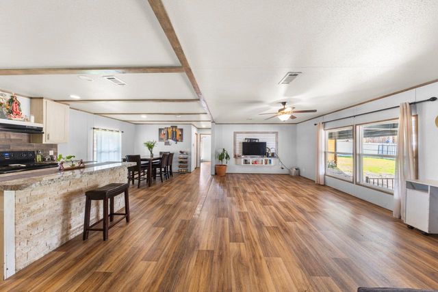 124 Crepe Myrtle PKWY, Elgin, TX 78621