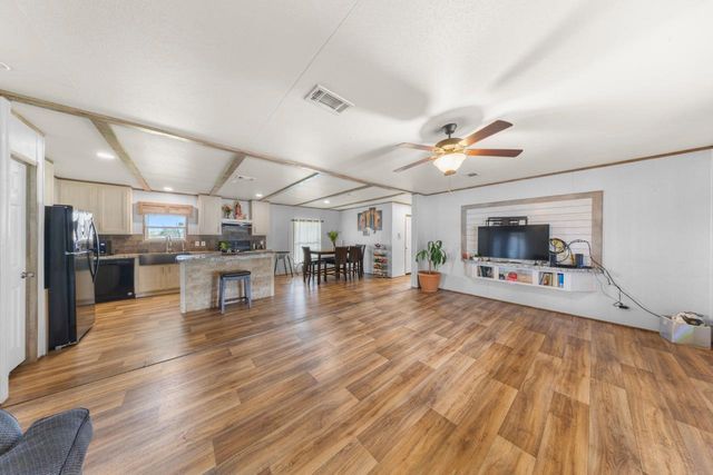 124 Crepe Myrtle PKWY, Elgin, TX 78621