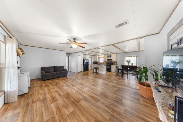 124 Crepe Myrtle PKWY, Elgin, TX 78621