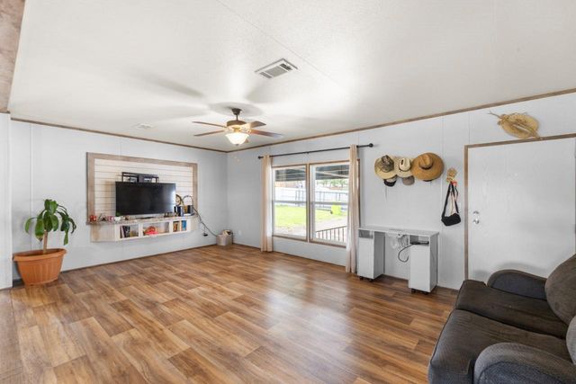 124 Crepe Myrtle PKWY, Elgin, TX 78621