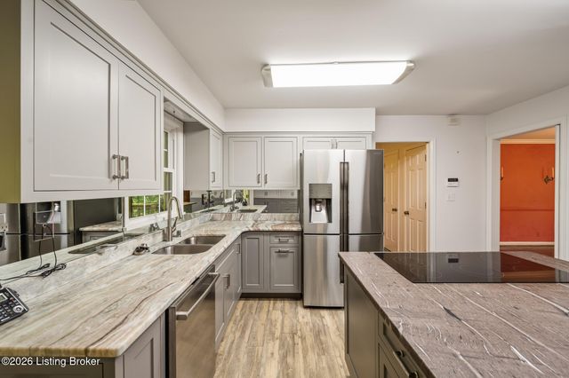 6300 Shadow Wood Ct, Prospect, KY 40059