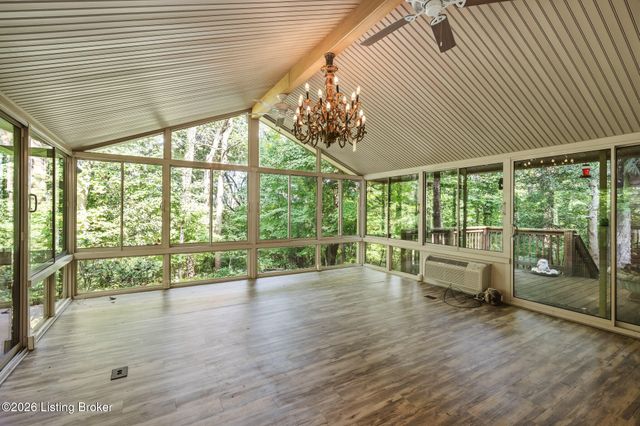 6300 Shadow Wood Ct, Prospect, KY 40059
