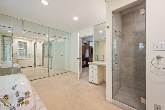 6300 Shadow Wood Ct, Prospect, KY 40059