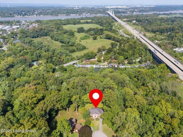 6300 Shadow Wood Ct, Prospect, KY 40059