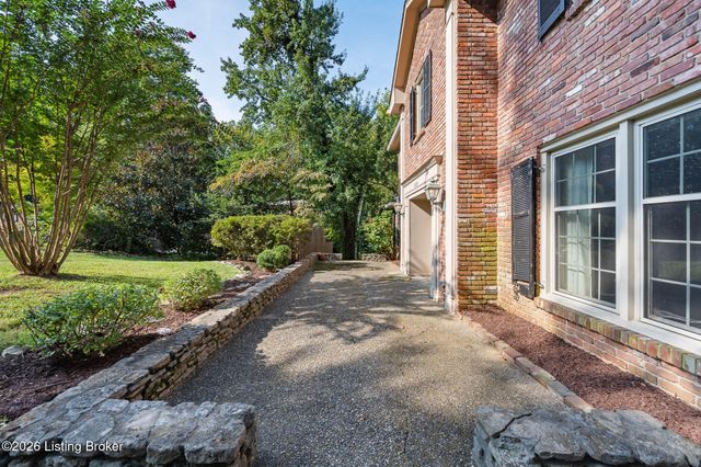 6300 Shadow Wood Ct, Prospect, KY 40059