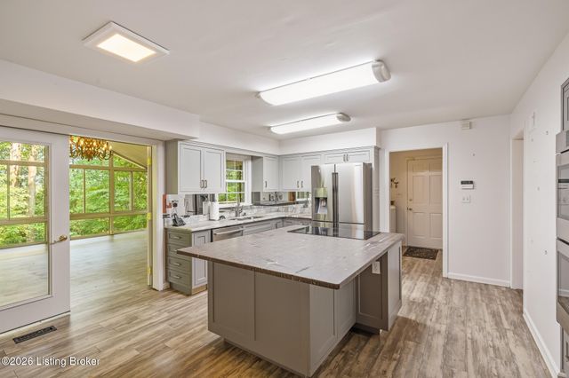 6300 Shadow Wood Ct, Prospect, KY 40059