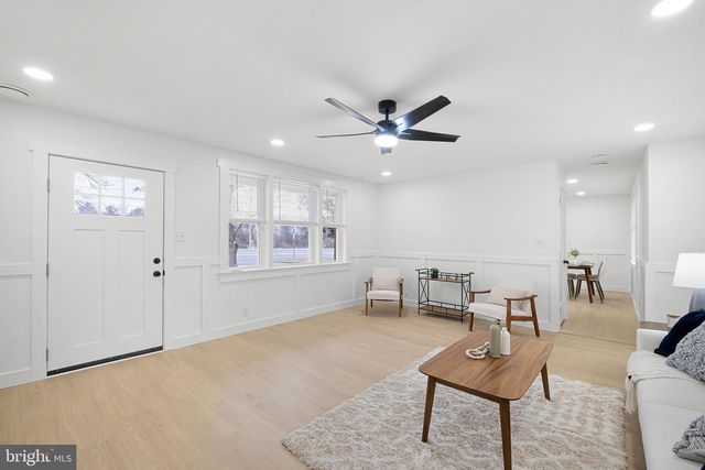 1049 BEAR RD, New Castle, DE 19720