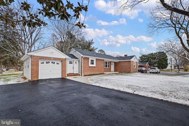 1049 BEAR RD, New Castle, DE 19720