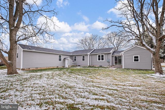 1049 BEAR RD, New Castle, DE 19720