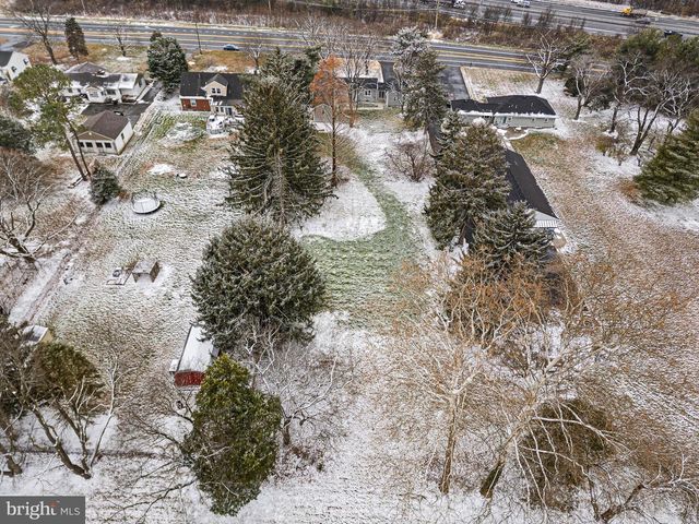 1049 BEAR RD, New Castle, DE 19720