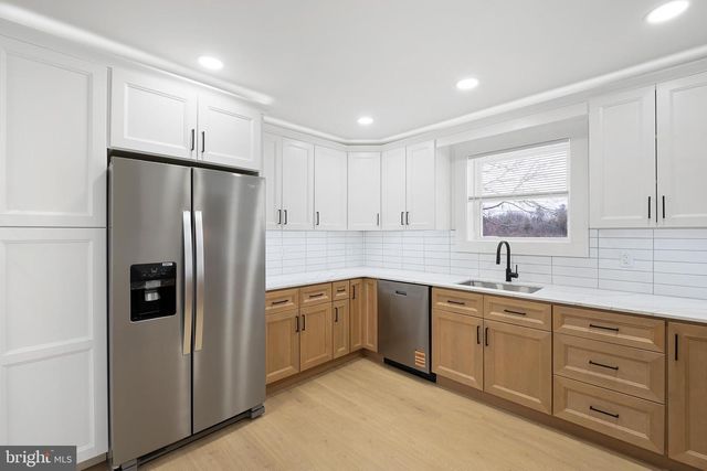 1049 BEAR RD, New Castle, DE 19720