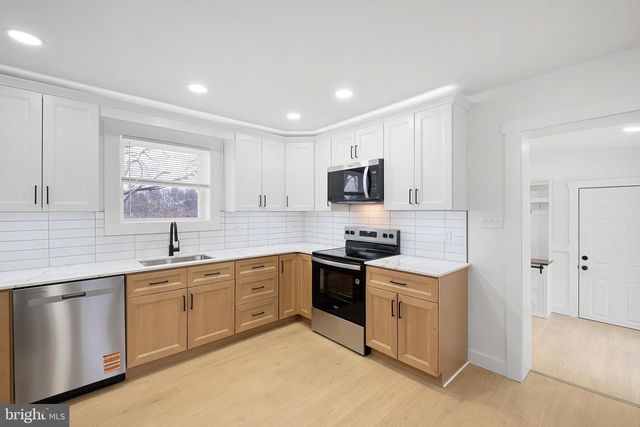 1049 BEAR RD, New Castle, DE 19720