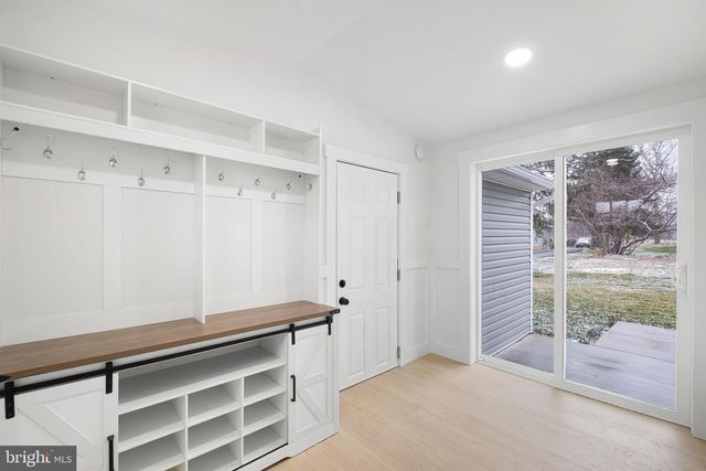 1049 BEAR RD, New Castle, DE 19720