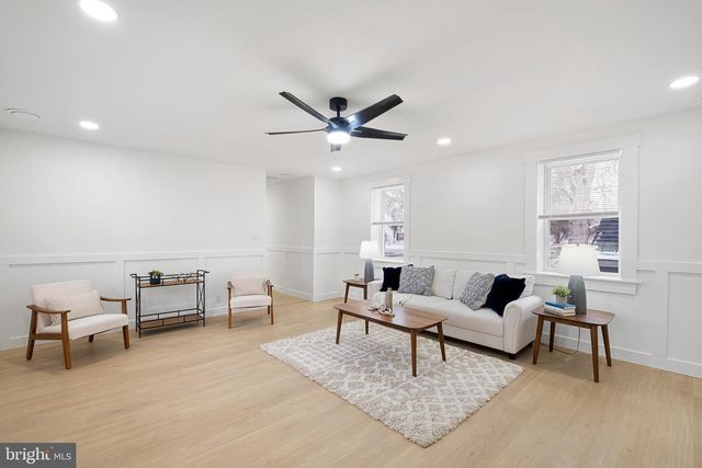 1049 BEAR RD, New Castle, DE 19720