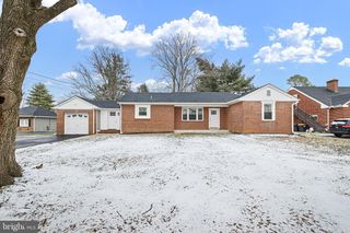 1049 BEAR RD, New Castle, DE 19720