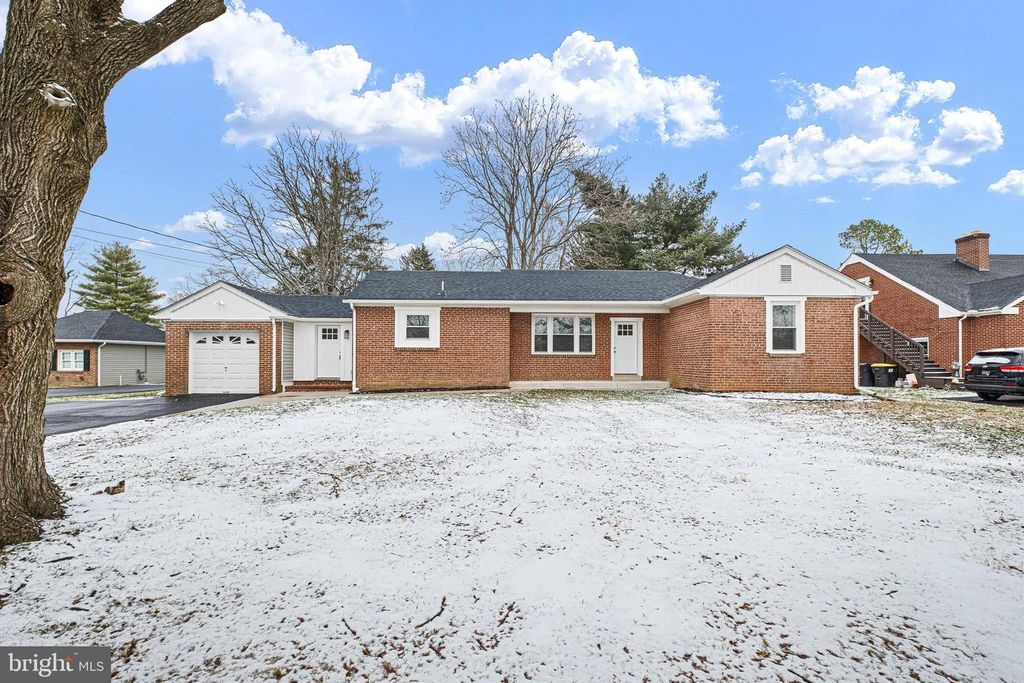 1049 BEAR RD, New Castle, DE 19720