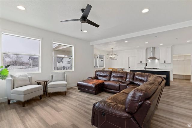 3118 W 1600 N, Clinton, UT 84015