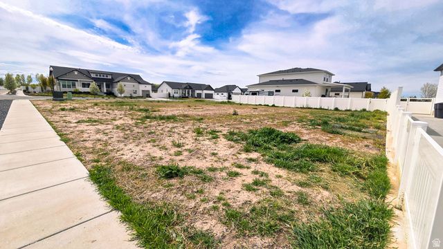 3118 W 1600 N, Clinton, UT 84015