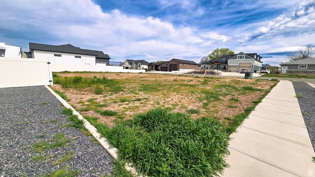 3118 W 1600 N, Clinton, UT 84015