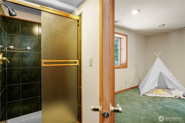 180 Chamonix Place, Snoqualmie Pass, WA 98068