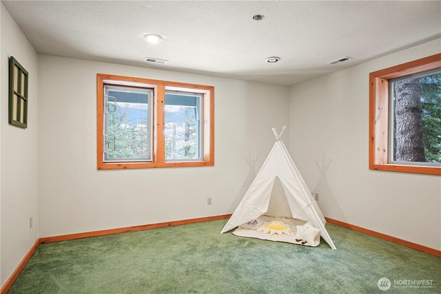 180 Chamonix Place, Snoqualmie Pass, WA 98068