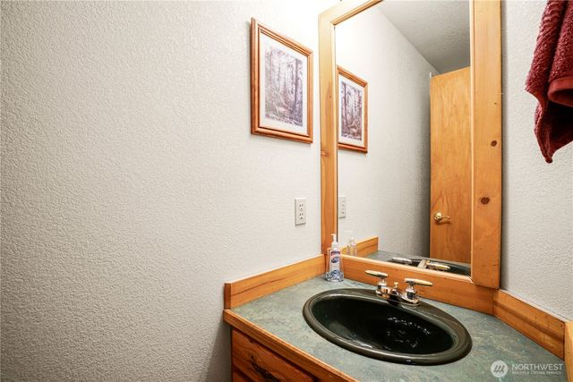 180 Chamonix Place, Snoqualmie Pass, WA 98068